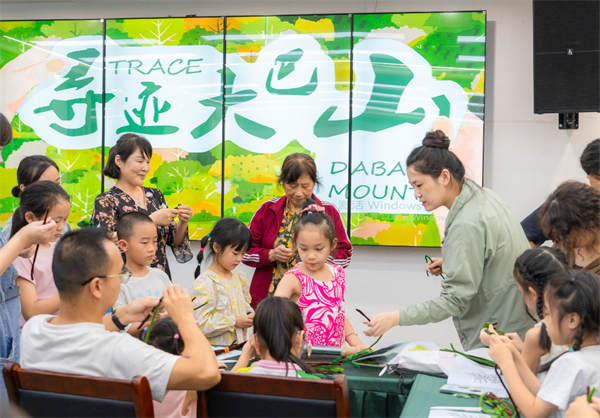 活動現(xiàn)場。重慶大巴山國家級自然保護(hù)區(qū)管理事務(wù)中心供圖