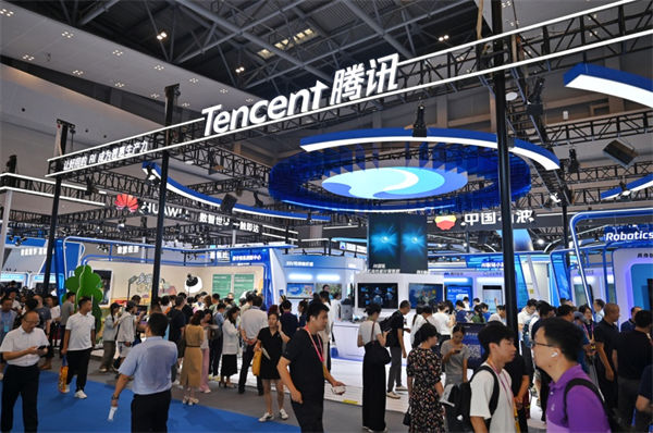 騰訊攜“AI全家桶”亮相2025世界智能產(chǎn)業(yè)博覽會。鄒樂攝