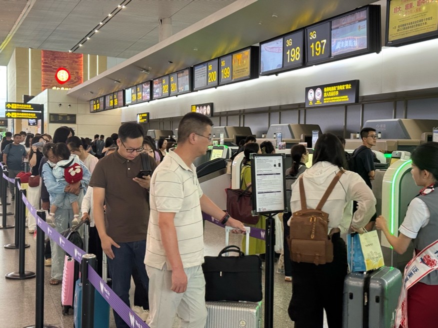 西部航空在內(nèi)的13家航空公司調(diào)整至T3航站樓運營。重慶江北國際機場供圖