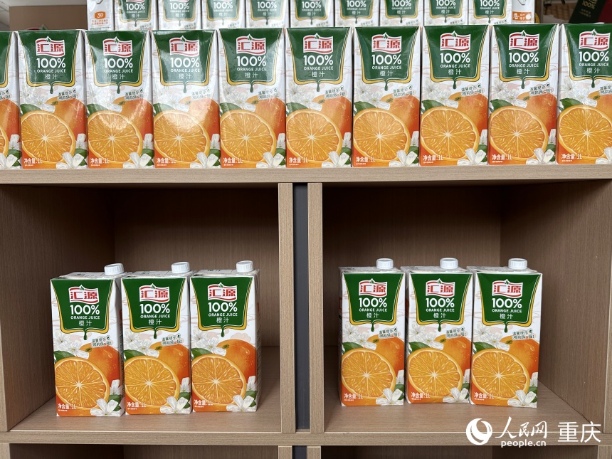 匯源將在奉節(jié)生產(chǎn)的橙汁產(chǎn)品。人民網(wǎng)記者 劉政寧攝