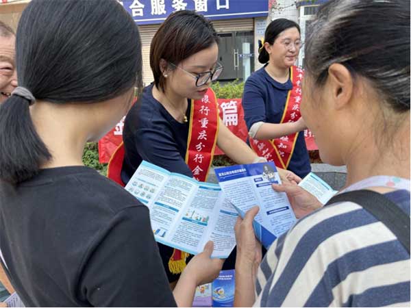 金融知識(shí)入田間。恒豐銀行重慶分行供圖