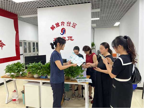 金融知識(shí)進(jìn)社區(qū)。恒豐銀行重慶分行供圖