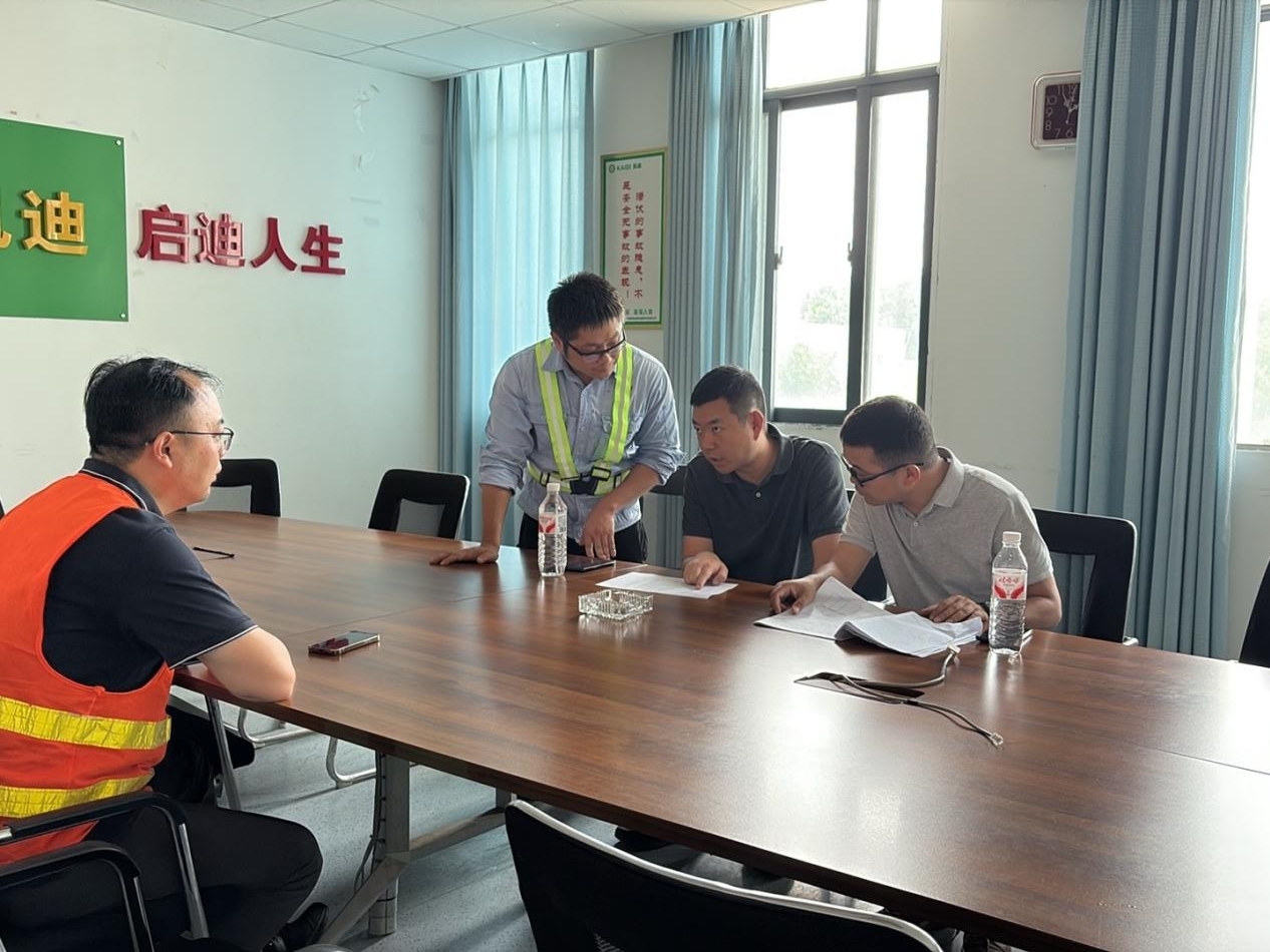 企業(yè)服務(wù)專員對接企業(yè)需求。受訪者供圖