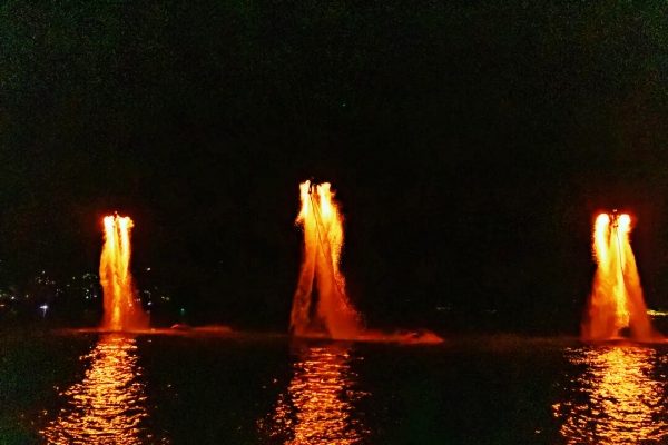 水上飛人火壺表演。開州區(qū)文旅委供圖