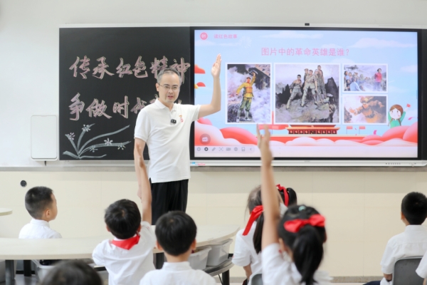 謝家灣學校黨員老師上思政課。受訪者供圖