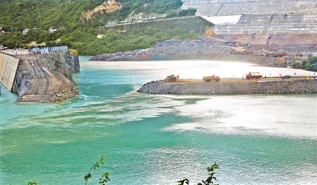 烏江白馬航電樞紐二期加緊圍堰截流施工