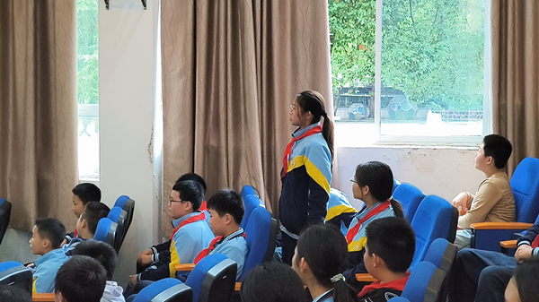 學(xué)生互動提問。北碚區(qū)華光小學(xué)供圖